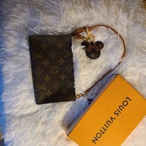 ❤❤❤ SOLD❤❤❤LV Vintage BUCKET Pouch MM 7X4 wristlet
